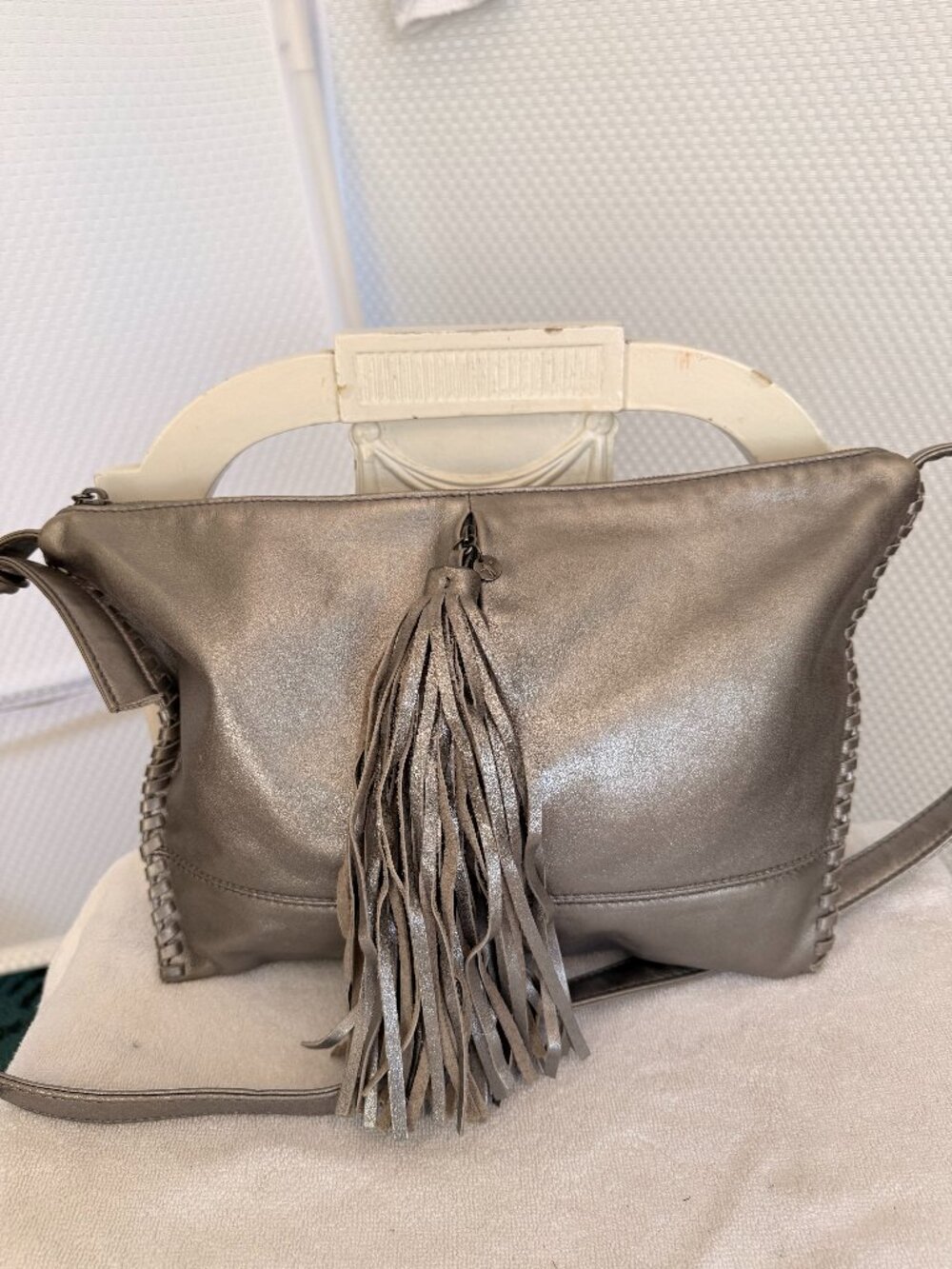 NWOT HOBO LEATHER SHOULDER/CROSSBODY BAG SOFT SILVER